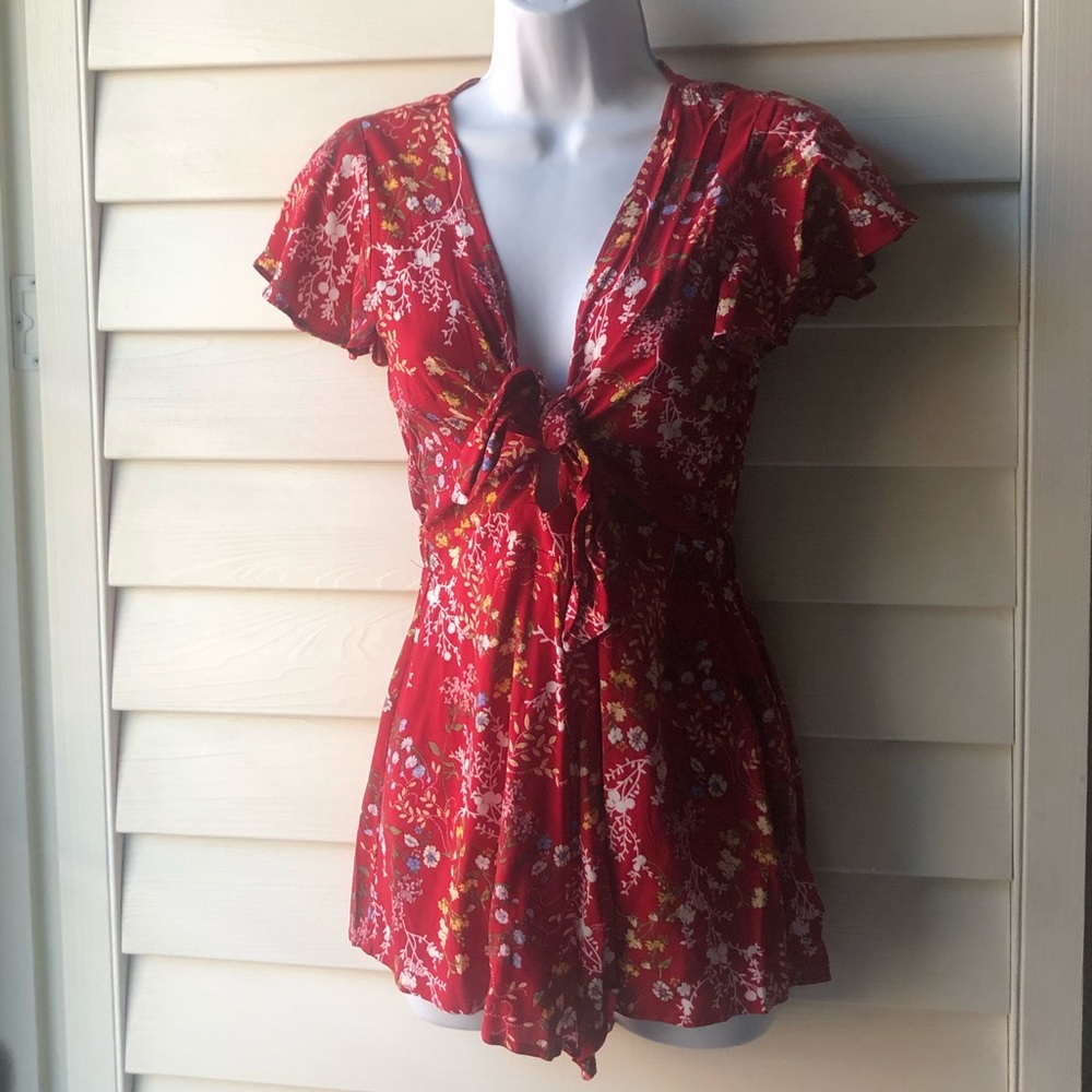 NWOT Forever 21 Red Floral Jumper 🌺🥀